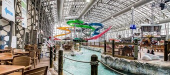 Ski-in/out home near tram with W/D, deck & mountain view