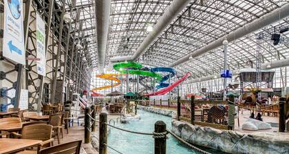 Ski-in/out home near tram with W/D, deck & mountain view