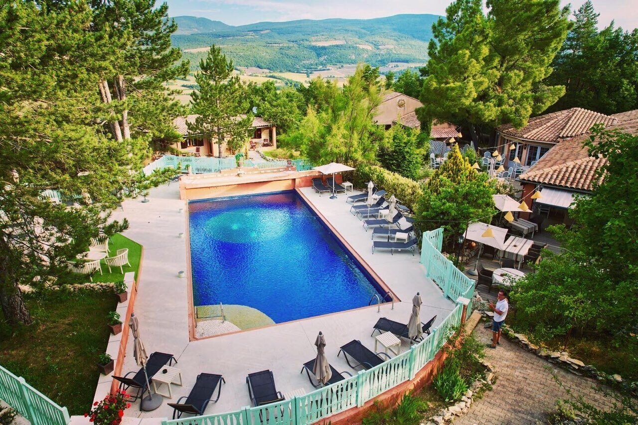 Piscine intérieure, piscine extérieure