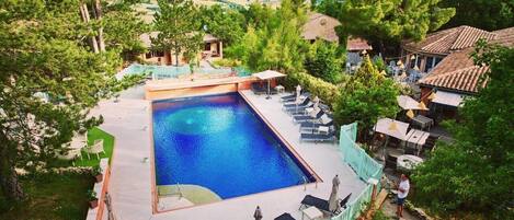 Indoor pool, outdoor pool