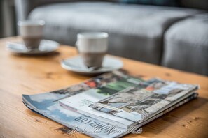 Escritorio, wifi y ropa de cama 