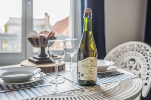 Food and drink - Ideally-central cosy & calm studio close to Sainte Catherine - Studio Le Bois Flotté ★★★★ (Honfleur)