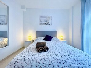 2 slaapkamers, een strijkplank/strijkijzer, reisbedje, wifi