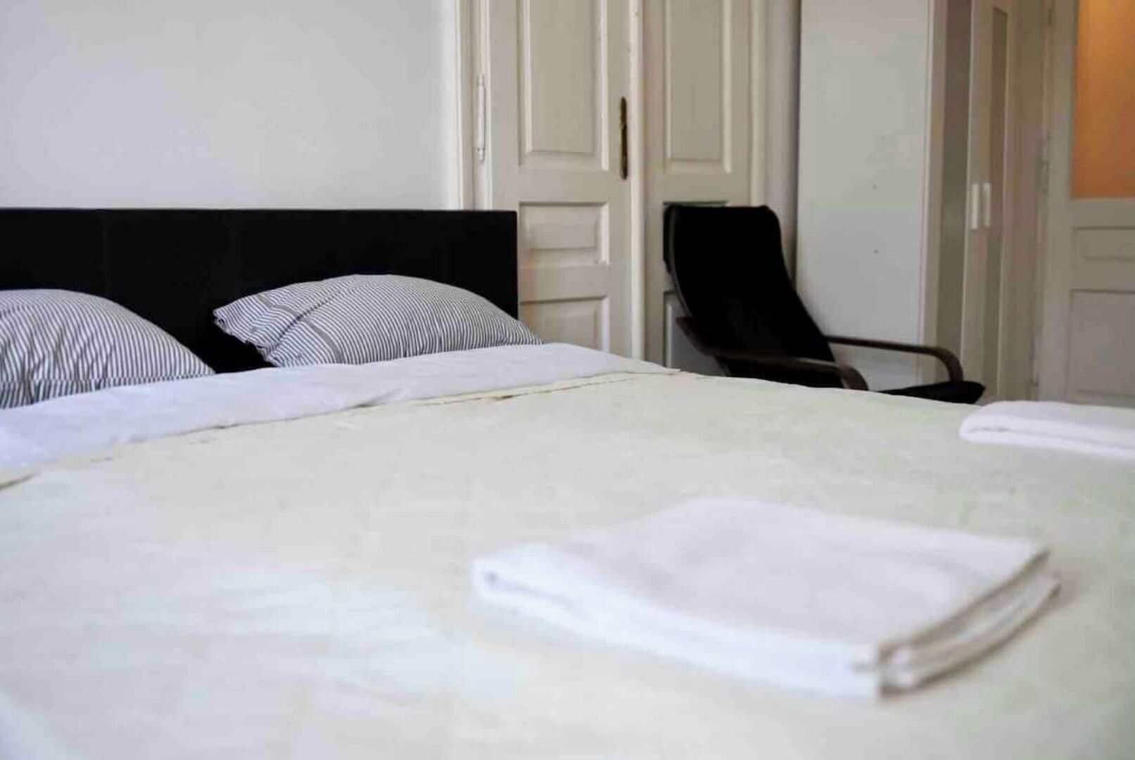 5 bedrooms, iron/ironing board, free WiFi, bed sheets