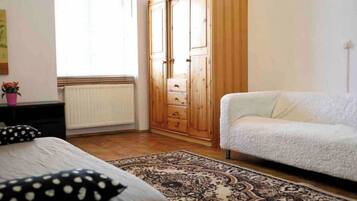 6 bedrooms, iron/ironing board, free WiFi, bed sheets