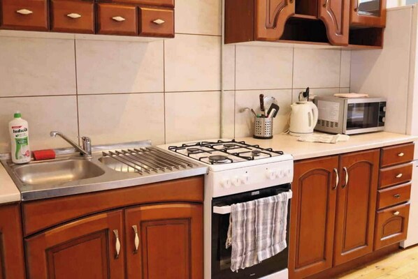 Fridge, microwave, electric kettle, cookware/dishes/utensils