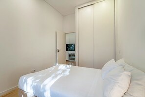 1 habitación, tabla de planchar con plancha, wifi gratis y ropa de cama 