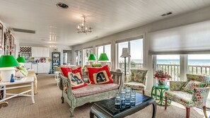 House, Multiple Beds | Living room - Arthur Oxner by Peace Vacations (Pawleys Island)