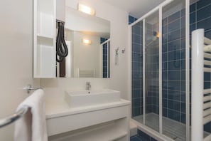Shower, towels, soap, shampoo