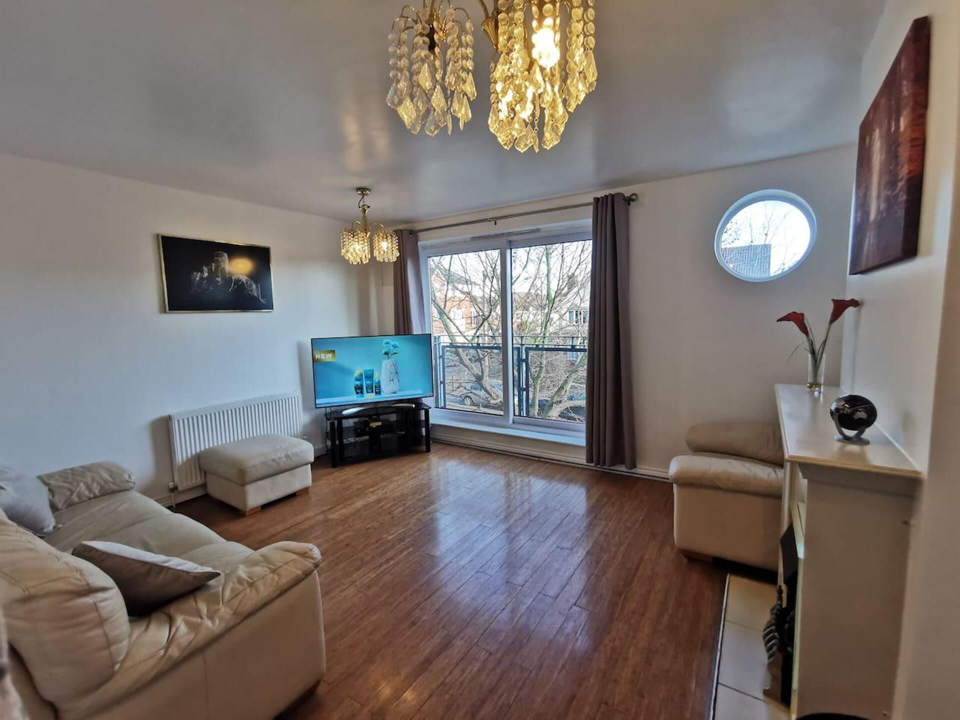 House | Living room | 30-inch TV with digital channels, fireplace