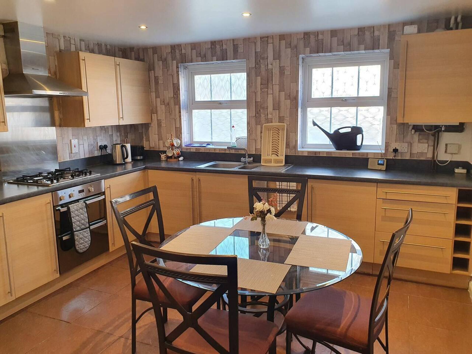 House | Private kitchen | Fridge, microwave, oven, stovetop