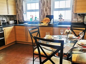 Hus | Eget kök | Kylskåp, mikrovågsugn, ugn och spishäll