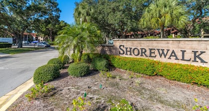 Fantastic Shorewalk Vacation 2 bed/2 bath condo/Lake view/close to IMG, beaches