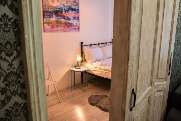 City Apartment | 1 bedroom, free WiFi, bed sheets