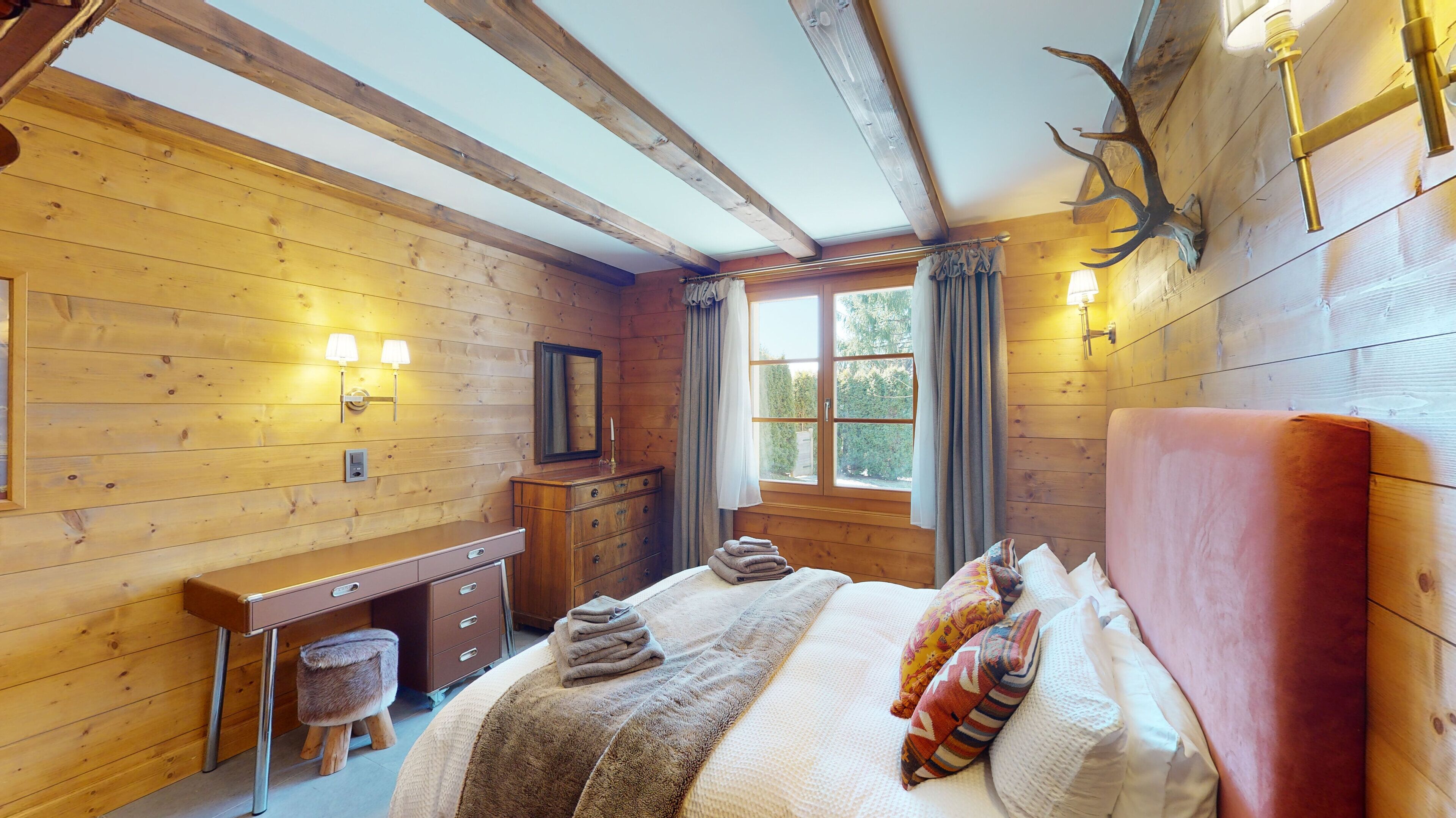 5 多间卧室、办公桌、熨斗/熨衣板、旅行婴儿床