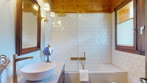 Combined shower/tub, hair dryer, towels, soap