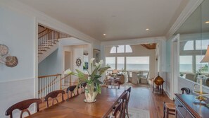 House, 6 Bedrooms | Dining