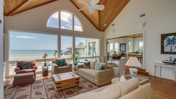 House, 6 Bedrooms | Living room