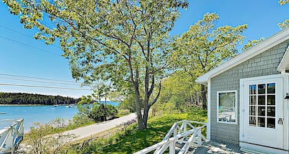 Serenity A Deck w Great View, 14 mins to Quiet Side Acadia