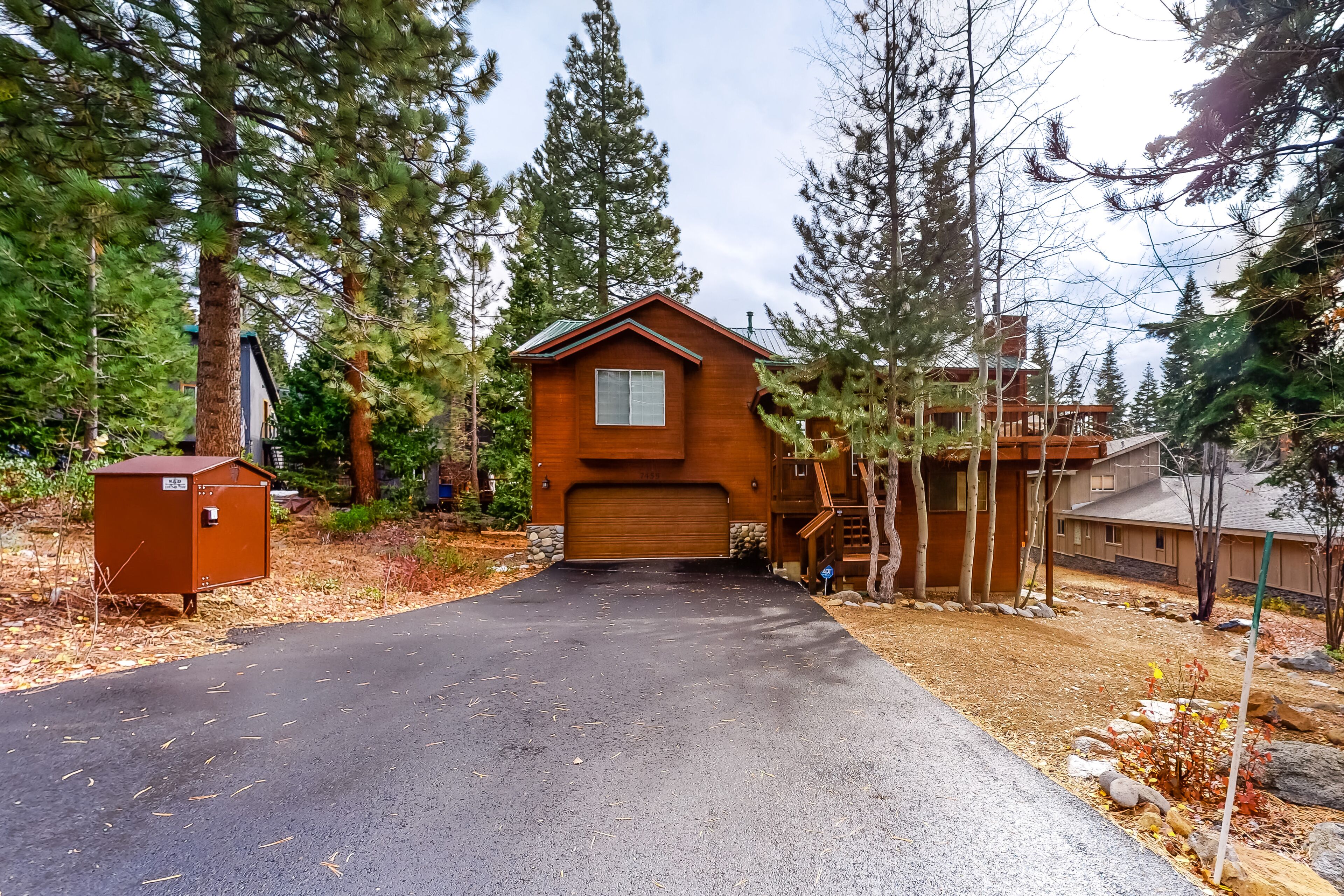 Mountain Home w/Decks, Gas Grill, & Fireplace - Near Northstar California Resort