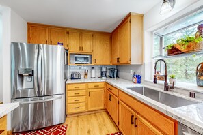 冰箱、微波炉、烤箱、炉灶