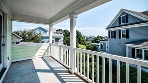 House, 5 Bedrooms | Balcony