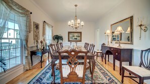 House, 5 Bedrooms | Dining