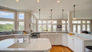Maison, plusieurs lits | Cuisine privée | Four