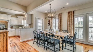 House, 6 Bedrooms | Private kitchen