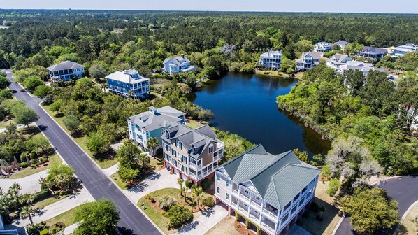 House, 6 Bedrooms | Exterior