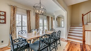 House, 6 Bedrooms | Dining