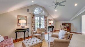 Room - Eliza Clare by Peace Vacations (Georgetown)