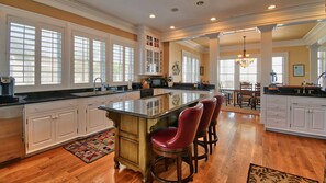 House, Multiple Beds | Private kitchen | Oven - Endless View by Peace Vacations (Georgetown)