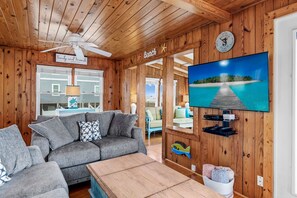 Smart TV, video games, Netflix, Hulu - Holden Beach's Best Oceanfront Rental, Knot Holden Back - Holden's Best Best Rental (Holden Beach)