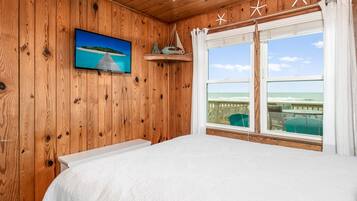 5 bedrooms, in-room safe, iron/ironing board, WiFi (free)