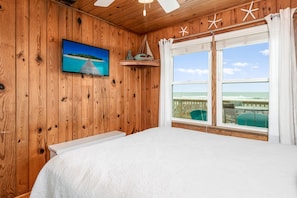 5 bedrooms, in-room safe, iron/ironing board, free WiFi - Holden Beach's Best Oceanfront Rental, Knot Holden Back - Holden's Best Best Rental (Holden Beach)