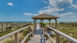 Beach - Mr Bugs Summer House by Peace Vacations (Pawleys Island)