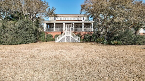 House, 5 Bedrooms | Exterior