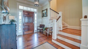 House, 5 Bedrooms | Interior