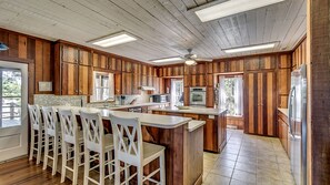 House, Multiple Beds | Private kitchen - Kitchens Creek by Peace Vacations (Georgetown)