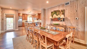 Dining - Maison Blanche by Peace Vacations (Georgetown)