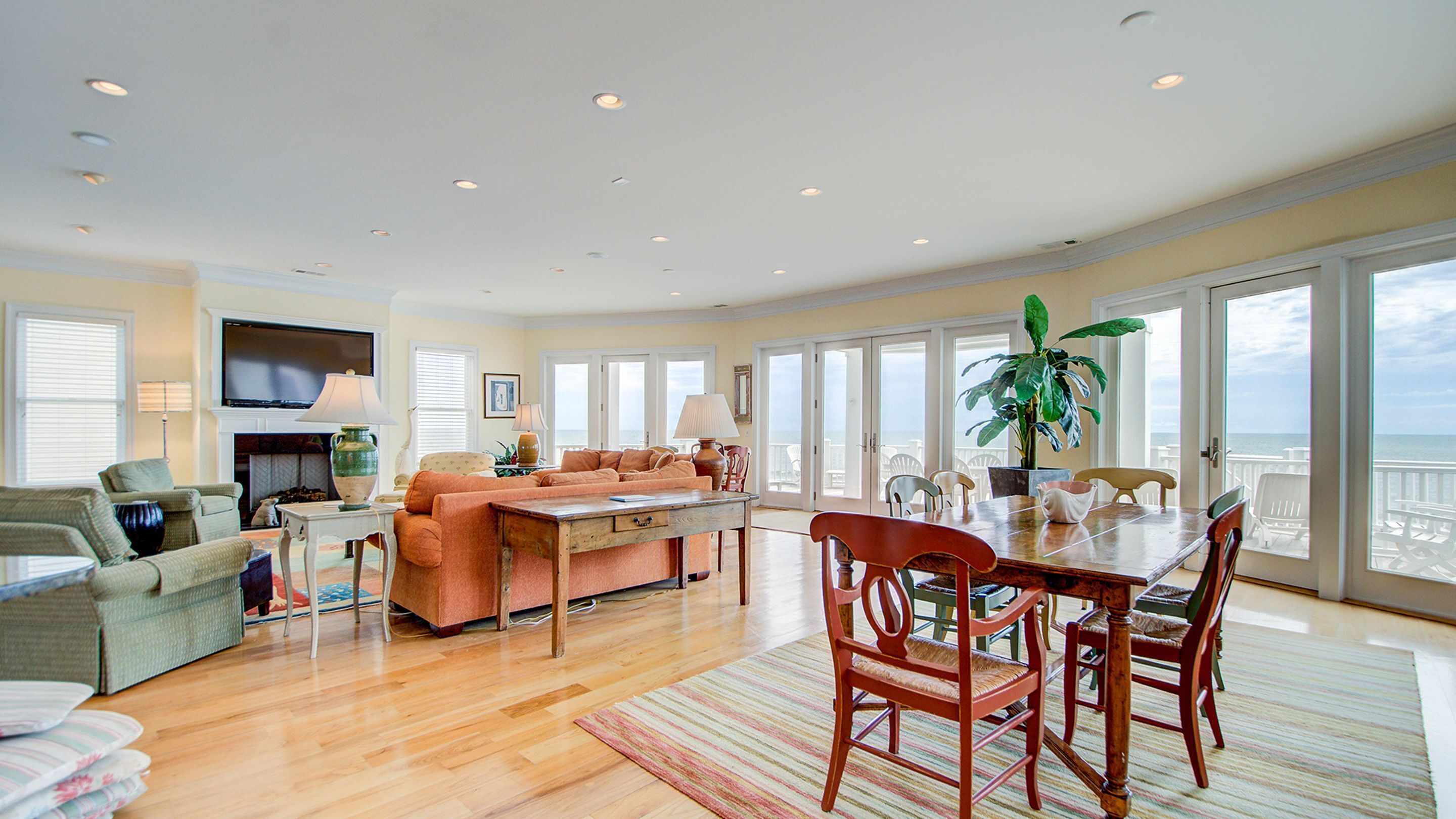 House, 6 Bedrooms | Living room