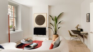 Unclassified image, 5 of 30, button - 74-78 Marylebone Lane (London)