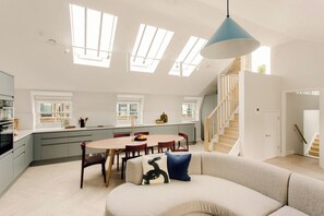 Premium bedding, down duvets, pillow-top beds, in-room safe - 74-78 Marylebone Lane (London)
