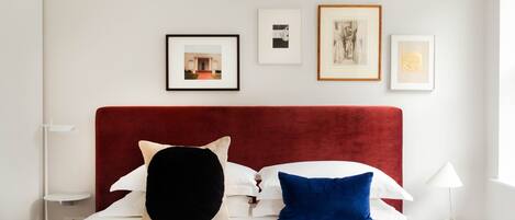 Design Apartment | Premium bedding, down duvets, pillow-top beds, in-room safe