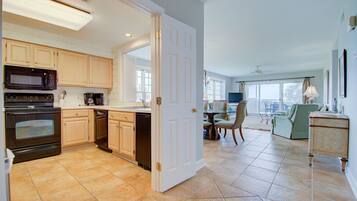 Villa, 3 Bedrooms | Private kitchen | Oven