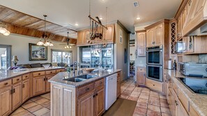 Hus, 6 soverom | Eget kjøkken | Ovn