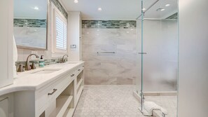 House, 4 Bedrooms | Bathroom | Towels - Pioneer Place by Peace Vacations (Georgetown)