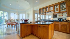 Casa, 6 habitaciones | Cocina privada | Horno 