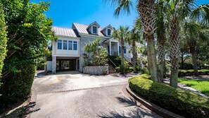 House, 6 Bedrooms | Exterior